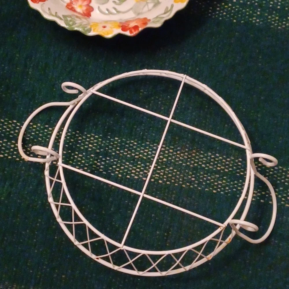 Vintage Temptations by Tara Presentable Ovenware with trivet and stand - Picture 6 of 9